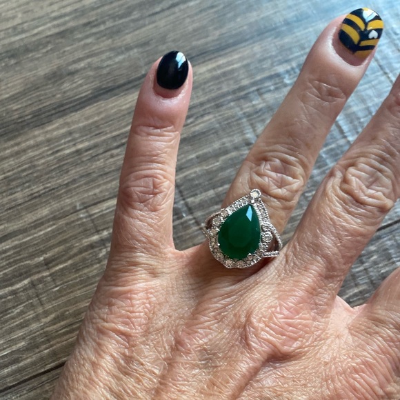 Pear Cut 4.88 ct Emerald Dinner Ring in Sterling Silver size 7.25 - Picture 9 of 16